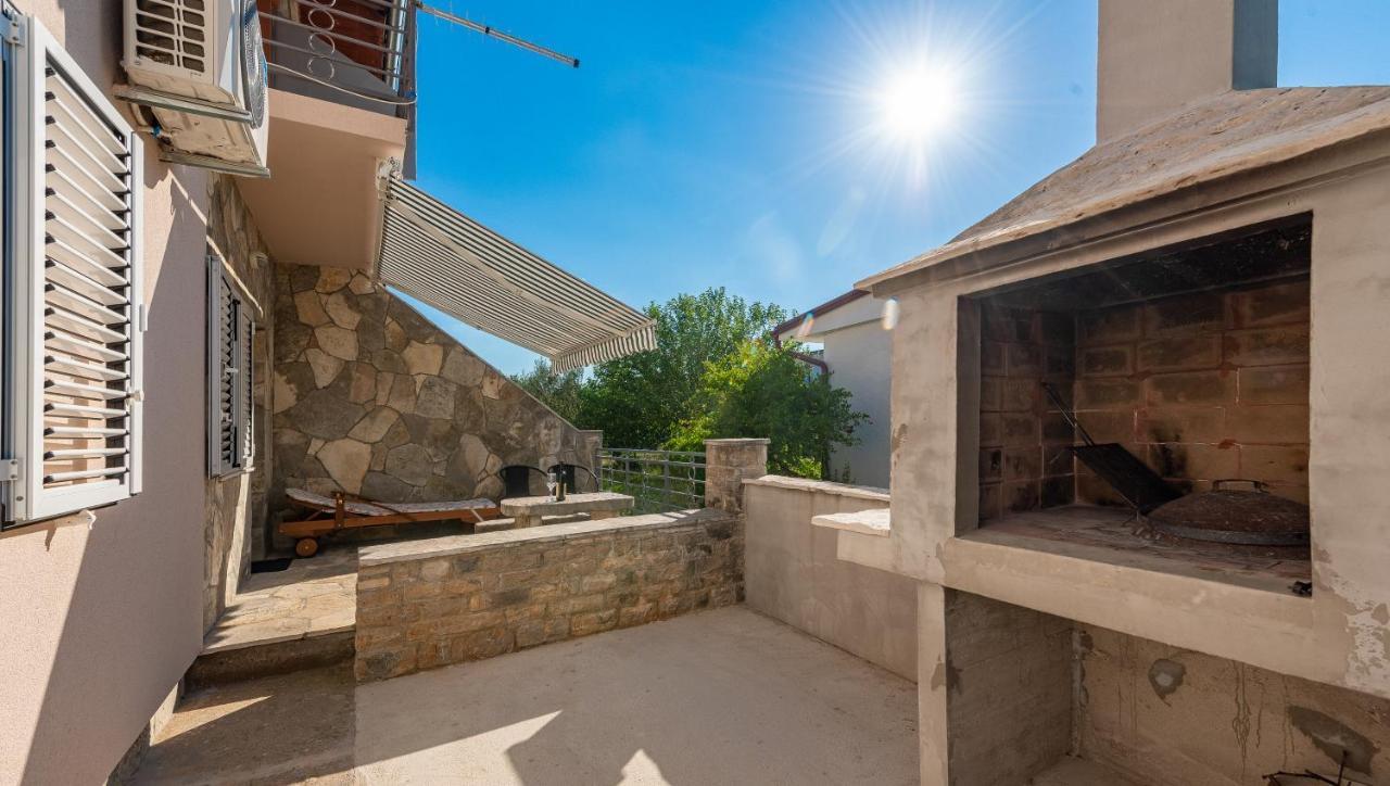 Apartmani Mila Gornji Karin Exterior foto