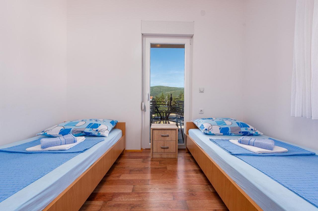 Apartmani Mila Gornji Karin Exterior foto