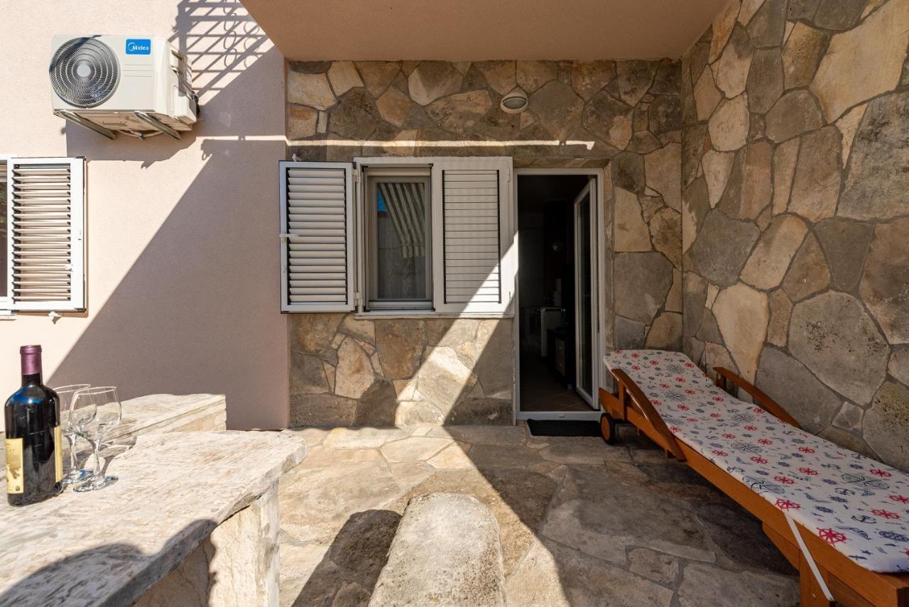 Apartmani Mila Gornji Karin Exterior foto