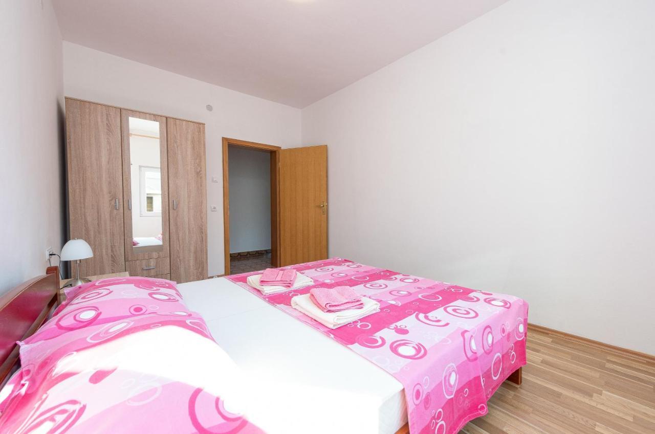 Apartmani Mila Gornji Karin Exterior foto