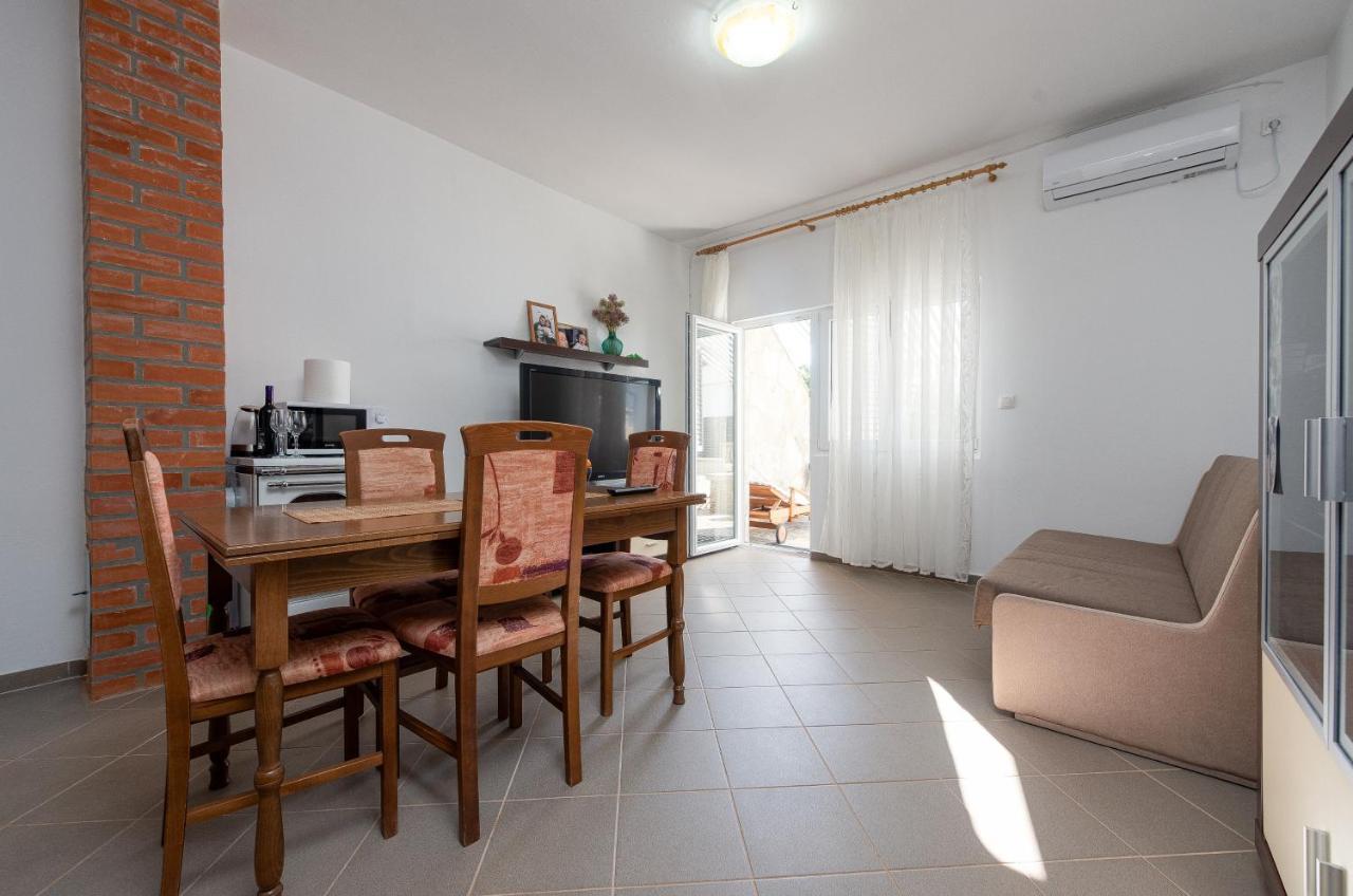 Apartmani Mila Gornji Karin Exterior foto