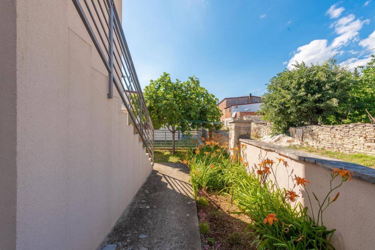 Apartmani Mila Gornji Karin Exterior foto