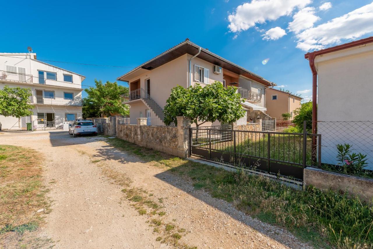 Apartmani Mila Gornji Karin Exterior foto