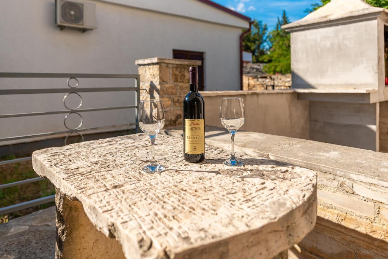Apartmani Mila Gornji Karin Exterior foto