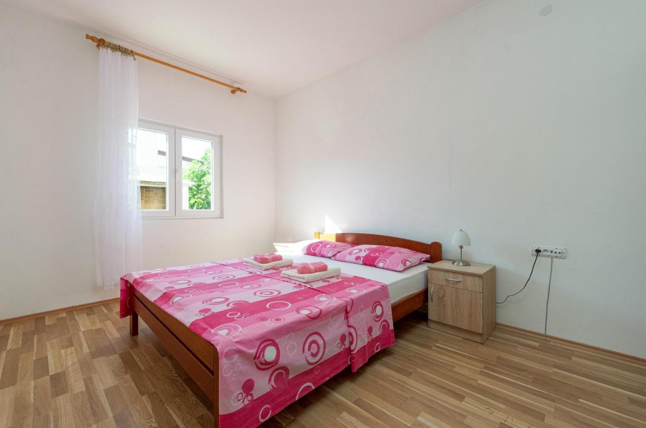 Apartmani Mila Gornji Karin Exterior foto