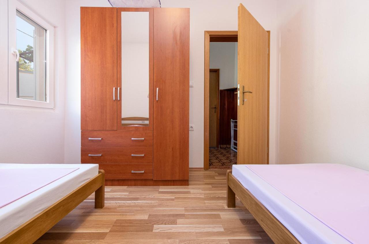 Apartmani Mila Gornji Karin Exterior foto