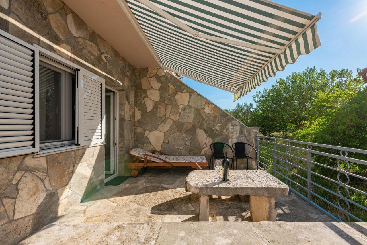 Apartmani Mila Gornji Karin Exterior foto